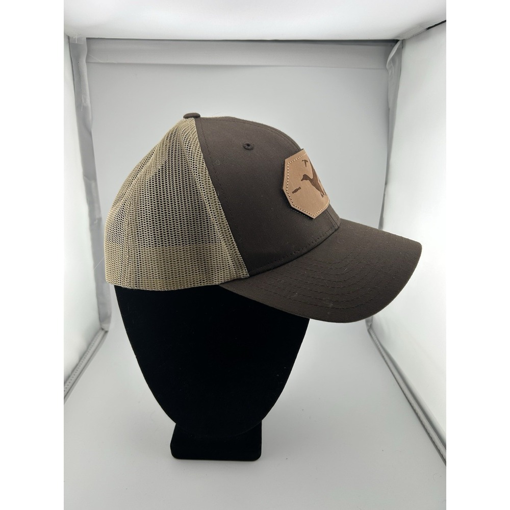 Hooked & Tagged Duck Hunting Brown Adjustable Mesh Back Trucker Hat‎ Men's OSFM